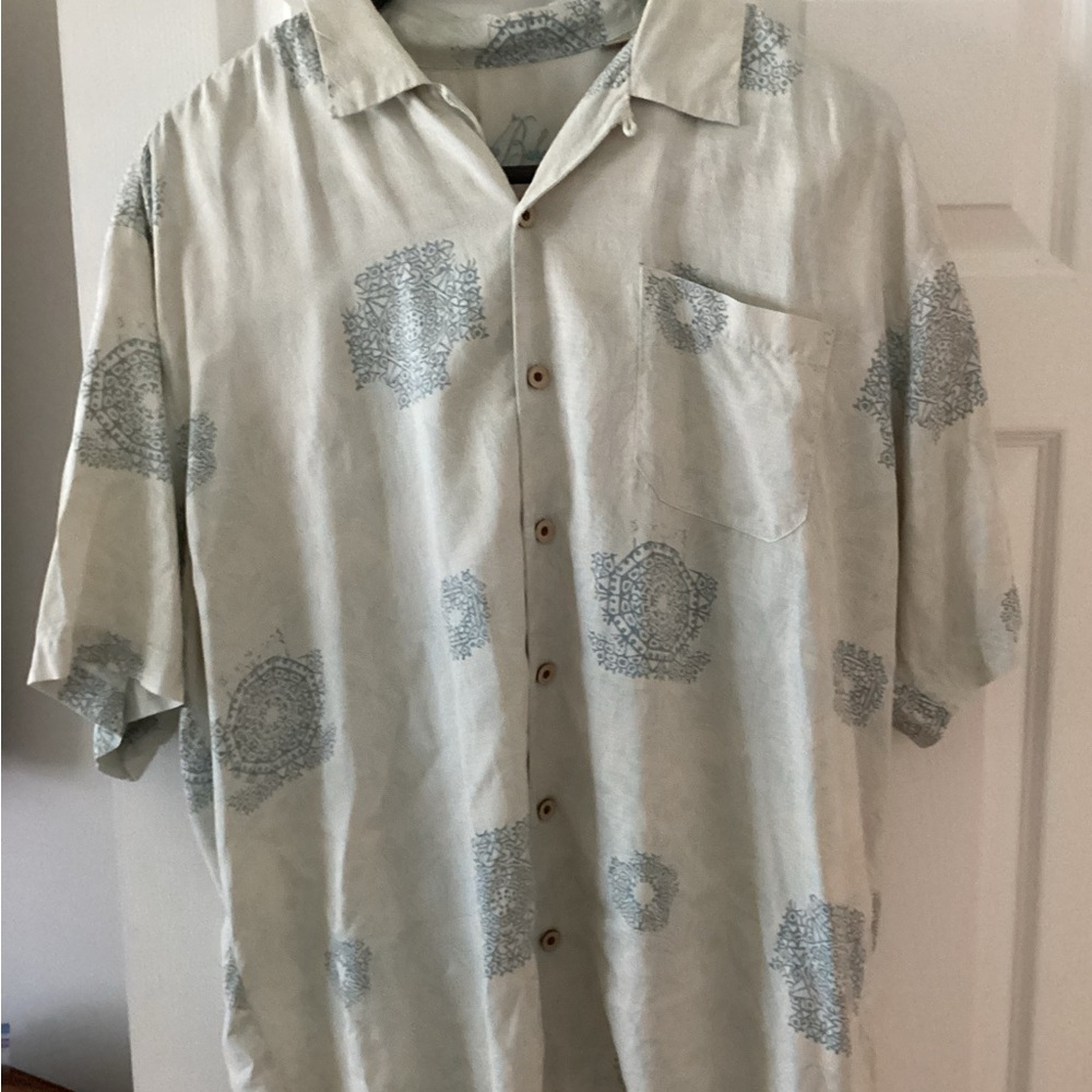 Tommy Bahama Silk Shirt - size XL in color blue